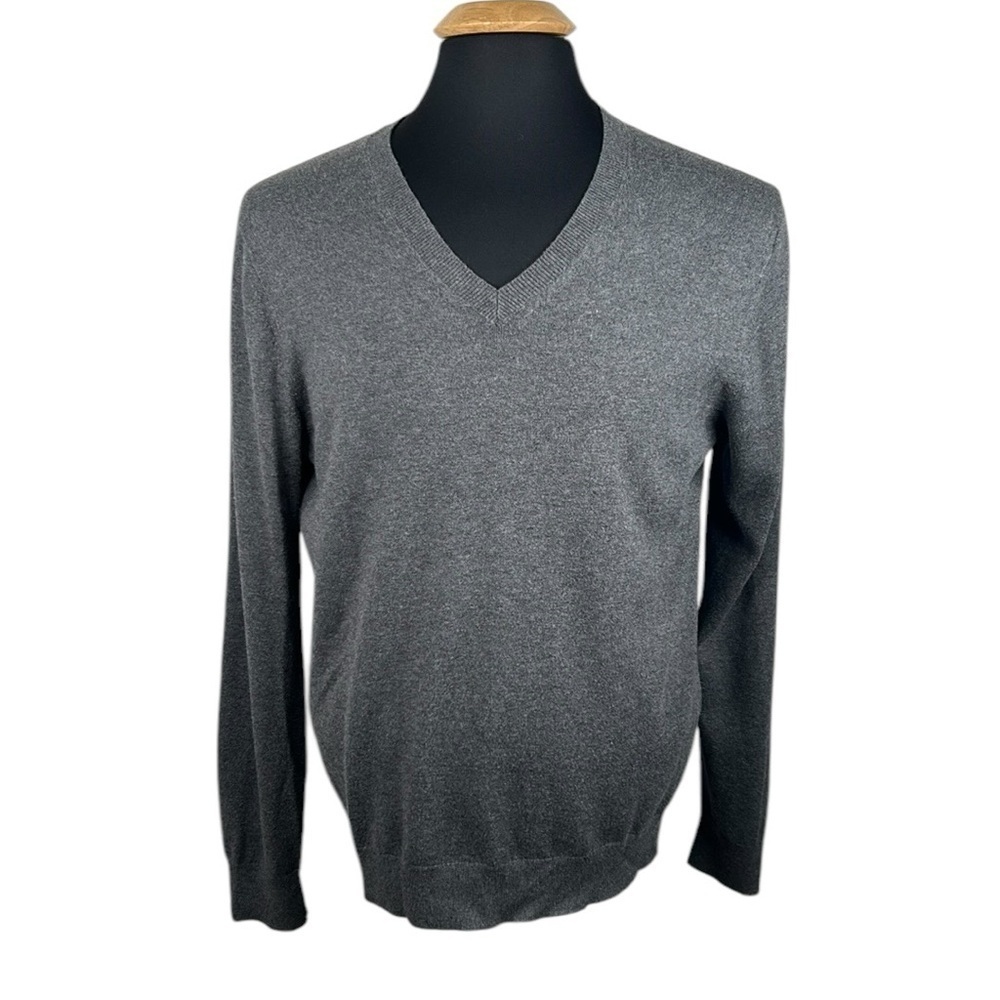 Banana Republic Men's Gray Super Soft Silk Cashmere Blend V-Neck Sweater Size M‎